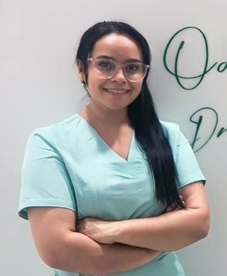 Dra. Paula A. Loaiza en el consultorio